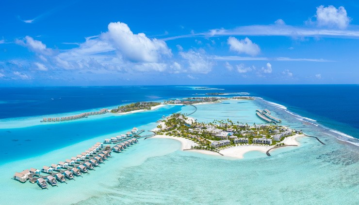 SAii Lagoon Maldives and Hard Rock Hotel Maldives, the two world-class resorts at CROSSROADS Maldives, will both start to accept cryptocurrencies as payment from 1st October 2021