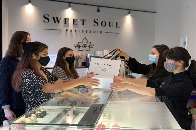 Christchurch patisserie, Sweet Soul received a visit from Congress delegates Alexandria Lindon-de Boer, Lee Tejada, and Jordan Compton who used their SOS vouchers to buy a selection of treats. Pictured with them are Sweet Soul Manager, Taiana Scur and Front of House, Esther Li.
