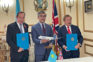  Left to right: Peter Foster Air Astana President & CEO, Magzhan Ilyassov, Ambassador Extraordinary and Plenipotentiary of the Republic of Kazakhstan to the UK and Steven Udvar-Házy, Executive Chairman of Air Lease Corporation.