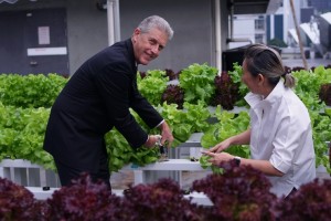(from left) Alan Pryor, General Manager of the Kuala Lumpur Convention Centre gleefully harvests the first batch of salads grown on the venue’s rooftop while Liz Jasri, Director of The Green Attap appreciates the meaningful moment