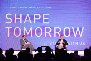  David Marriott, Chairman of the Board of Marriott International (right) and Rajeev Menon, President of Asia Pacific (excluding Greater China) Marriott International (left) at Marriott International’s 2022 APEC General Managers Summit in Bangkok.