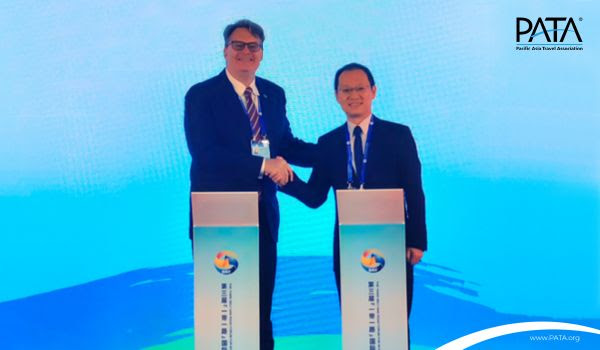 L/R: by PATA Chair Peter Semone and WTCF Secretary-General Yang Shuo at the Third Belt and Road Forum for International Cooperation’s Thematic Forum on Sub-national Cooperation in Beijing, China.