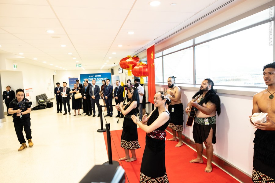New Zealand artists perform a traditional dance to welcome passengers on a direct flight from south China's Haikou city to Auckland in New Zealand.