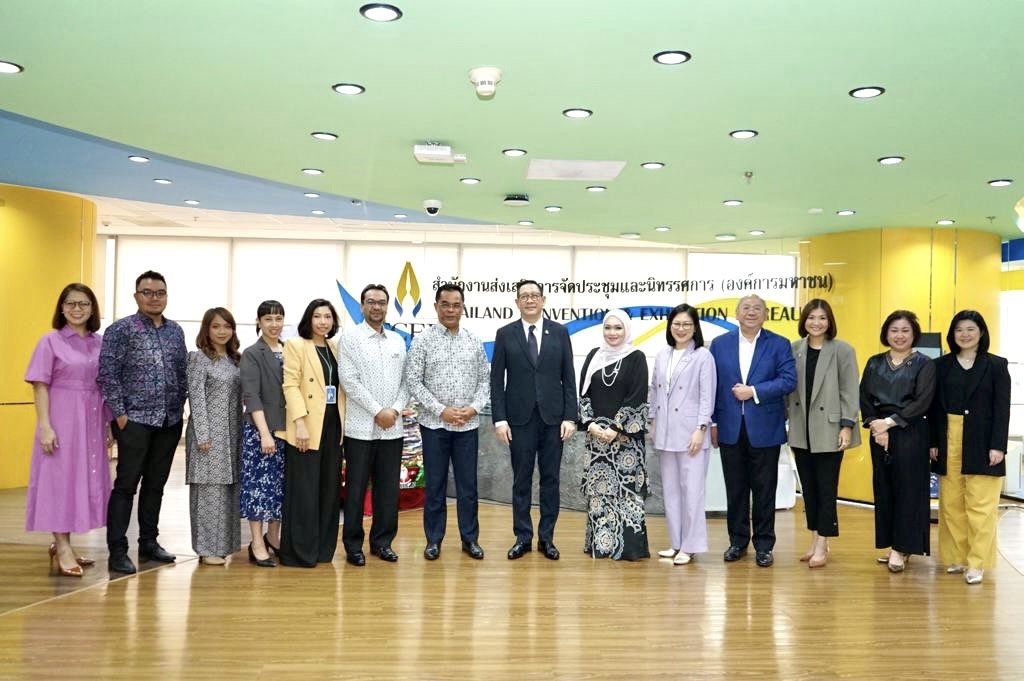MyCEB’s official courtesy visit to TCEB featuring Mr. Azman Haji Tambi Chik, Chief Executive Officer of MyCEB and Mr. Puripan Bunnag, Senior Vice President of TCEB alongside the delegation of the respective bureaus
