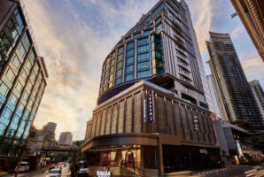 Valia Hotel Bangkok - Hotel's building