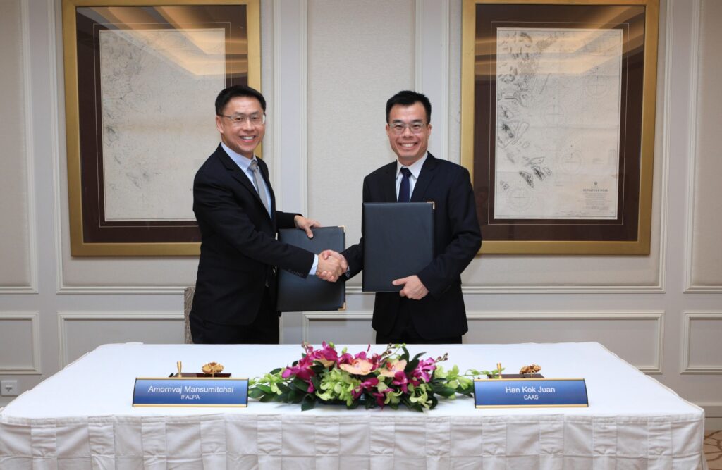Capt. Amornvaj Mansumitchai, President of IFALPA (left) and Mr. Han Kok Juan, Director-General of CAAS (right), signed a Memorandum of Understanding on aviation safety training and competency development.